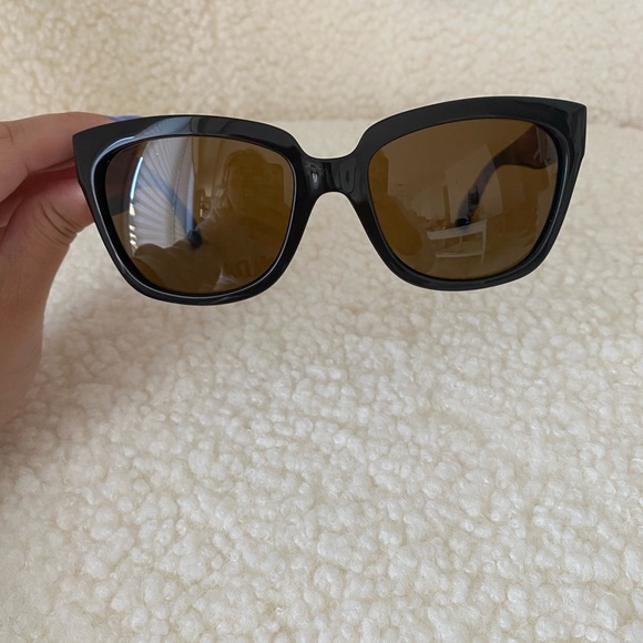 Brand new polarized prada sunglasses - Picture 3 of 5